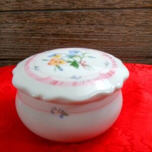 Vintage Crowning Touch Ceramic Trinket Box Pansy Ribbon Scalloped Lid Japan 3.5"